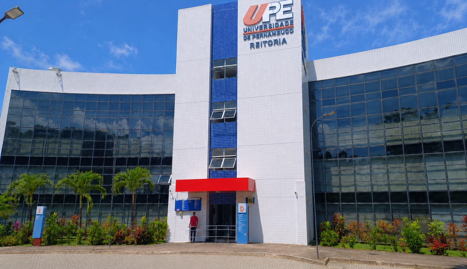 Prédio da Reitoria da Universidade de Pernambuco na Avenida Agamenon Magalhães